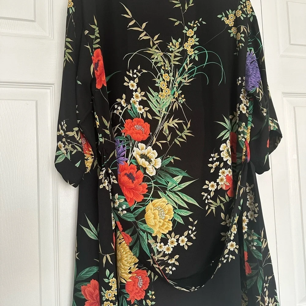 Flora Nikrooz Black Floral Robe - Size L - EUC - Picture 8 of 8